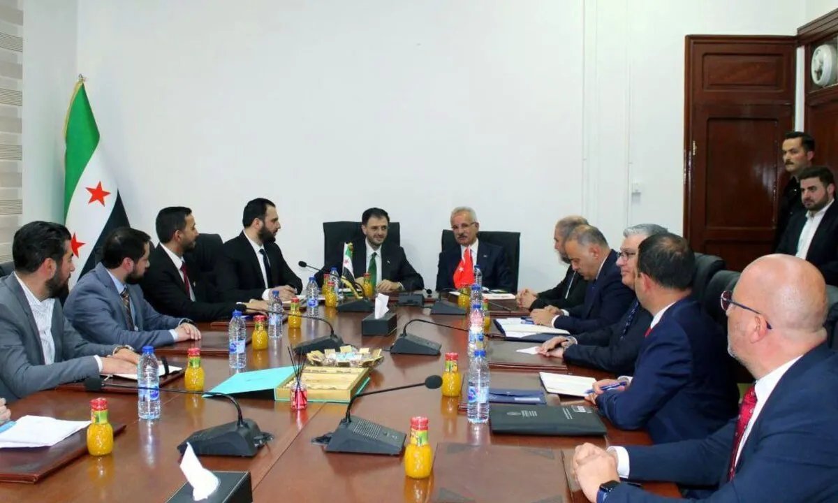 سوريا وتركيا تبحثان التعاون في مجال الإنترنت الفضائي وتحديث قطاع الاتصالات