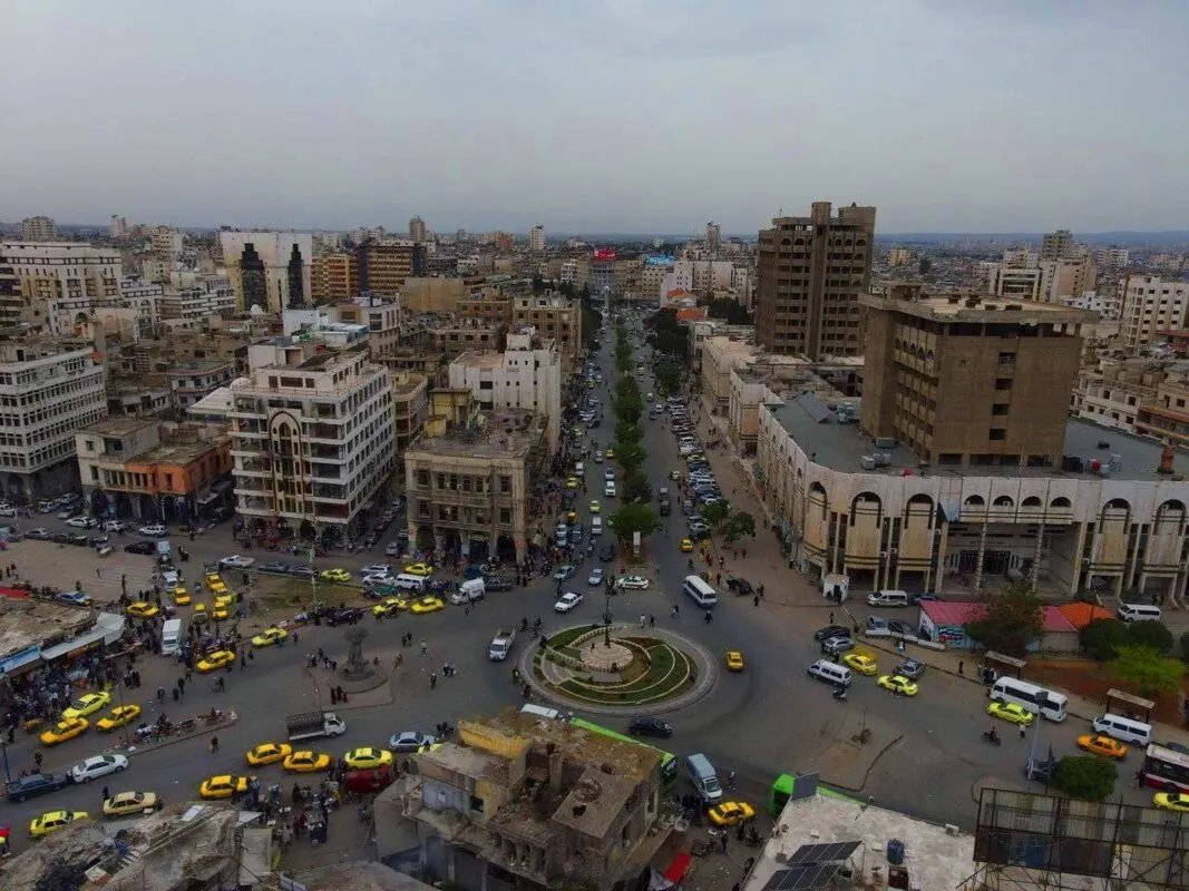 حرمان سائقي حمص من العمل يفاقم أزمة العائدين: مطالب بالعدالة وتوزيع عادل للخطوط