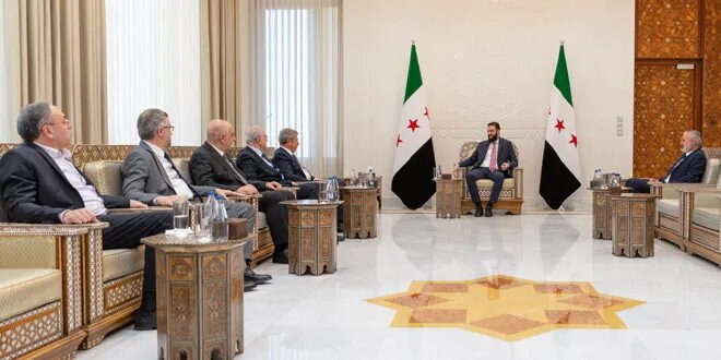 الرئيس الأسد يلتقي برجال أعمال سوريين في مصر لبحث فرص الاستثمار