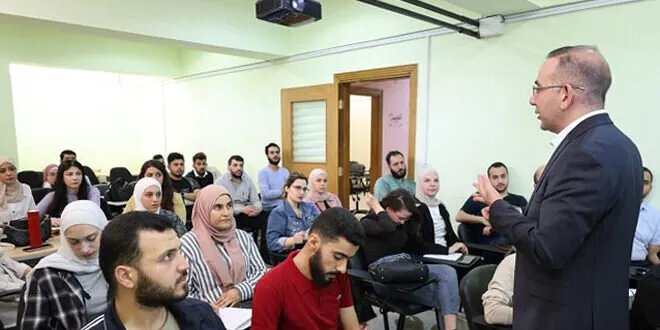 جامعة دمشق تطلق دورة تدريبية حول التقنيات الحديثة في التسويق وإدارة المشاريع