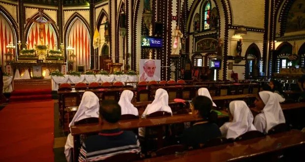 الكنيسة الكاثوليكية بعد فرنسيس: تحديات جسام وانقسامات تهدد إرث البابا الليبرالي