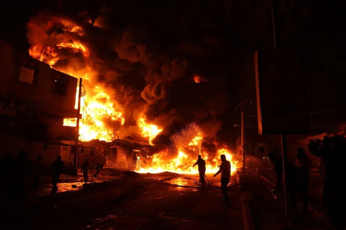 حريق هائل في الباب يخلف 28 جريحاً بينهم نساء ورجال إطفاء