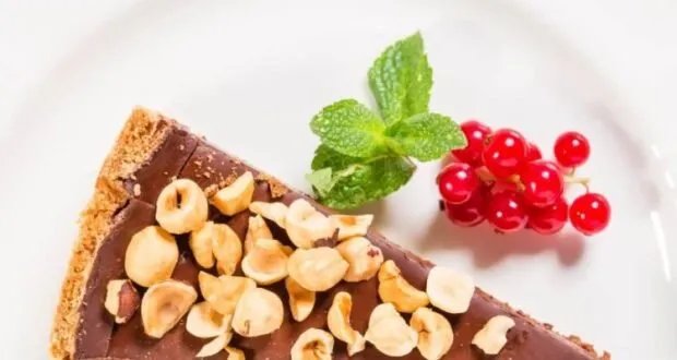 أبهري ضيوفك: طريقة عمل تارت الشوكولاتة والبندق بمكونات منزلية بسيطة