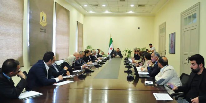 وزير السياحة يبحث إعادة هيكلة الوزارة لتعزيز الأداء وتحقيق الأهداف التنموية