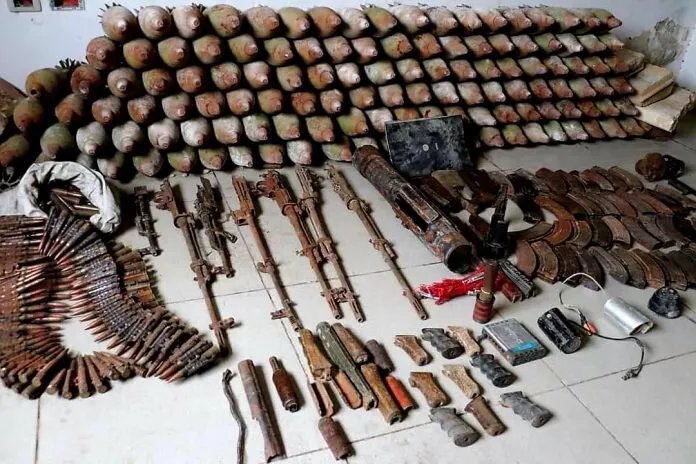 الكشف عن مخبأ أسلحة وذخائر في ريف حمص الشمالي الشرقي