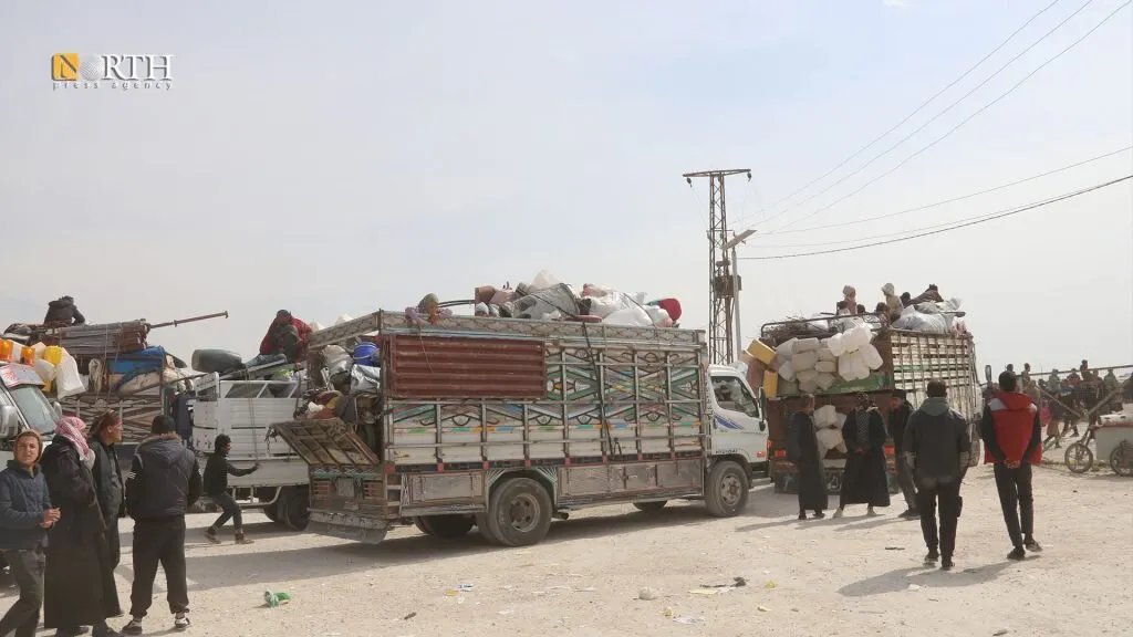 نزوح مستمر: عشرات العائلات تغادر مخيم العريشة بالحسكة متجهة إلى دير الزور
