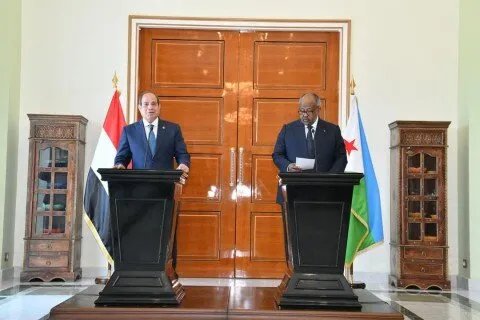 السيسي في جيبوتي: شراكة استراتيجية ومشاريع طموحة في الطاقة ورفض لتهجير الفلسطينيين