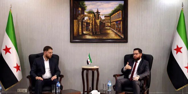 وزير التنمية الإدارية ومحافظ حماة يبحثان تطوير إدارة الموارد البشرية وتحسين الأداء الحكومي