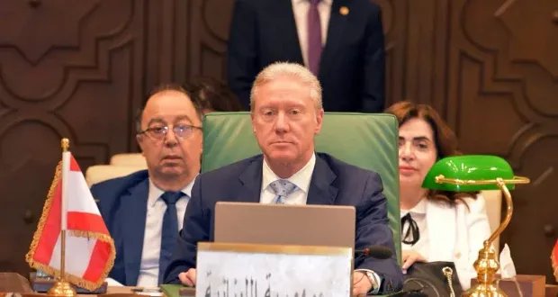 وزير الخارجية اللبناني من القاهرة: الحكومة عازمة على بسط السيادة وحصر السلاح بيد الدولة