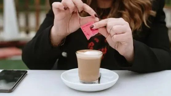 دراسة تحذر: بدائل السكر تعيق فقدان الوزن وتزيد الشهية!