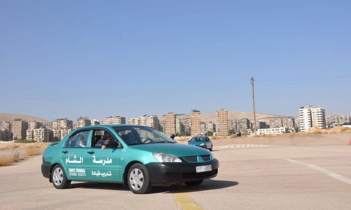 بعد توقف بسبب التخريب: وعود باستئناف إصدار رخص القيادة في سوريا قريبًا