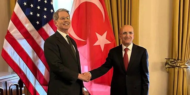 وزير المالية التركي يدعو لرفع العقوبات عن سوريا خلال لقاء مع مسؤول أمريكي