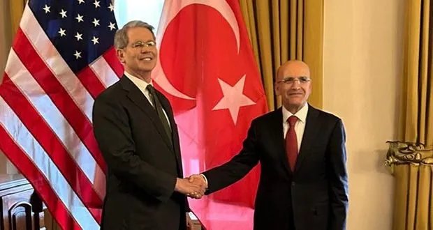 وزير المالية التركي يدعو لرفع العقوبات عن سوريا لتسريع الاستقرار الإقليمي