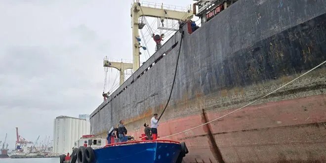 محروقات طرطوس تدعم التجارة البحرية بتزويد الباخرة فيصل بالمازوت