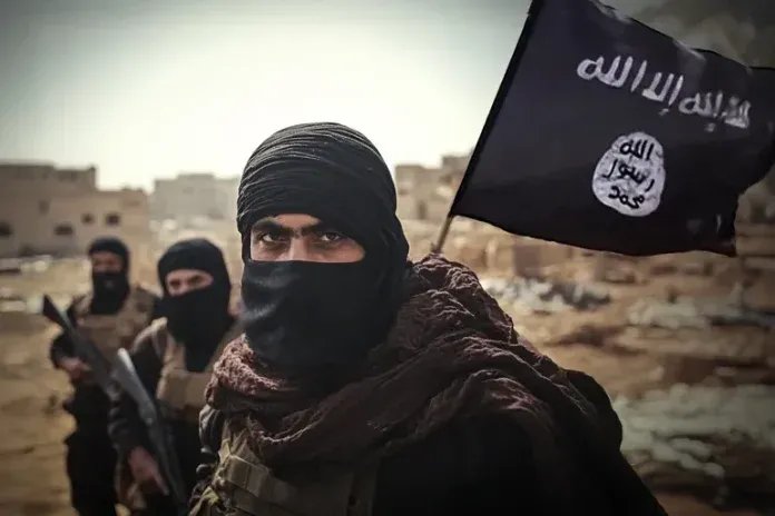 عودة داعش إلى حمص: ظهور مسلح مفاجئ قرب تدمر يثير الذعر