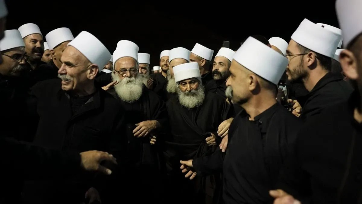 أكبر وفد ديني درزي من سوريا منذ عقود يزور مقام النبي شعيب في الجليل بتنسيق إسرائيلي