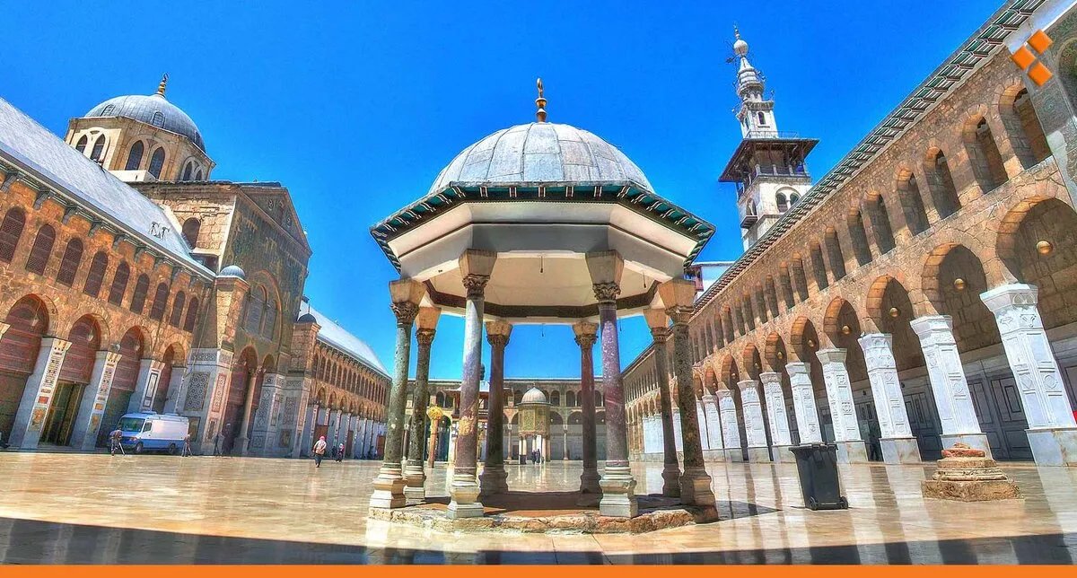 وفاءً لنذر: سوري ينطلق مشياً على الأقدام من دمشق إلى مكة طلباً لشفاء ابنته