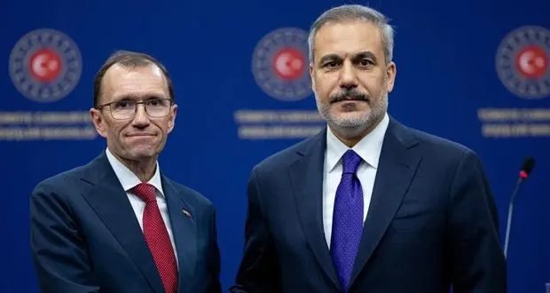 وزيرا خارجية تركيا والنرويج يدعوان لرفع كامل للعقوبات عن سوريا لتحقيق الاستقرار والازدهار