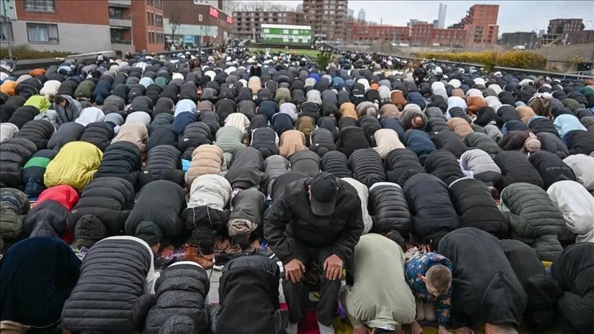 هولندا تأمر بإتلاف بيانات سرية جمعت عن مسلمين: تحقيق غير قانوني وتجسس على المساجد