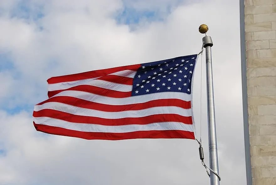 واشنطن تضع شروطًا قاسية للتطبيع مع دمشق: الإفراج عن الأمريكيين ومكافحة الإرهاب في المقدمة