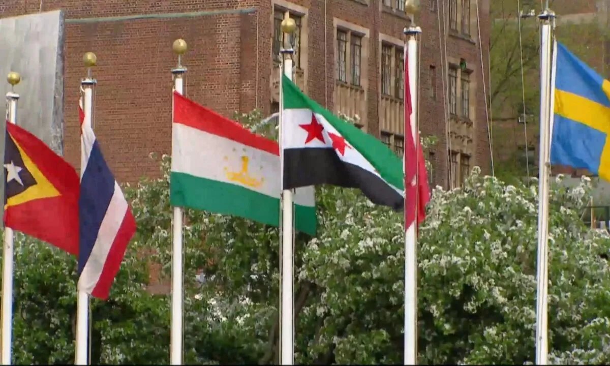 بعد سنوات من الغياب: رفع العلم السوري في الأمم المتحدة وزيارة رسمية لنيويورك