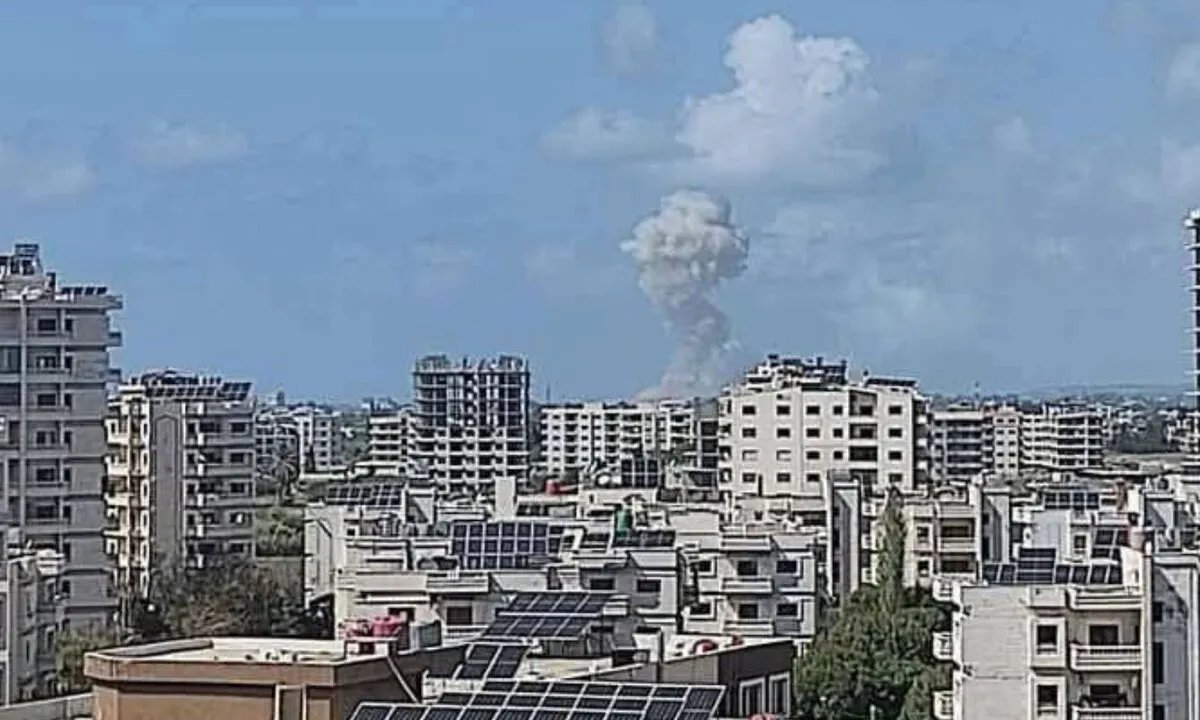 غموض حول انفجار يهز ميناء اللاذقية: هل هو هجوم إسرائيلي أم مخلفات حرب؟