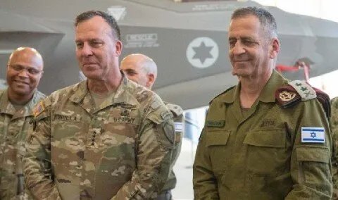 تحسبًا لفشل المفاوضات النووية: وزير الحرب الإسرائيلي وقائد "سنتكوم" يناقشان سيناريوهات "هجوم محتمل" على إيران