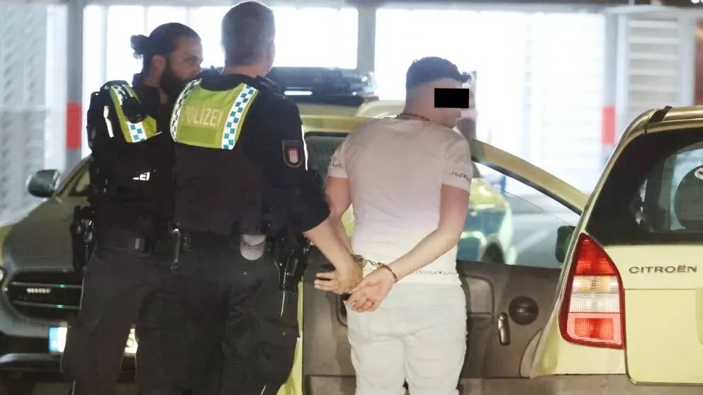 القبض على لاجئ سوري في ألمانيا بتهمة طعن وإرهاب: سجل إجرامي حافل يثير الجدل حول قوانين الترحيل