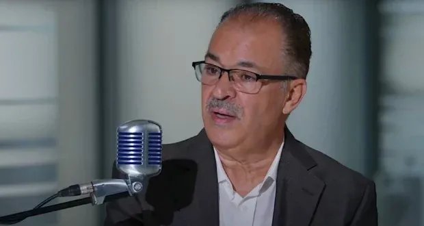 انتقادات حادة لنقيب الفنانين السوريين الجديد: قرارات طائفية وتصفيات سياسية!