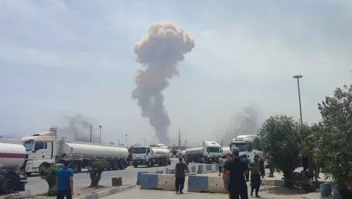 انفجار هائل يهز ميناء رجائي الإيراني: إصابات واسعة وحالة تأهب