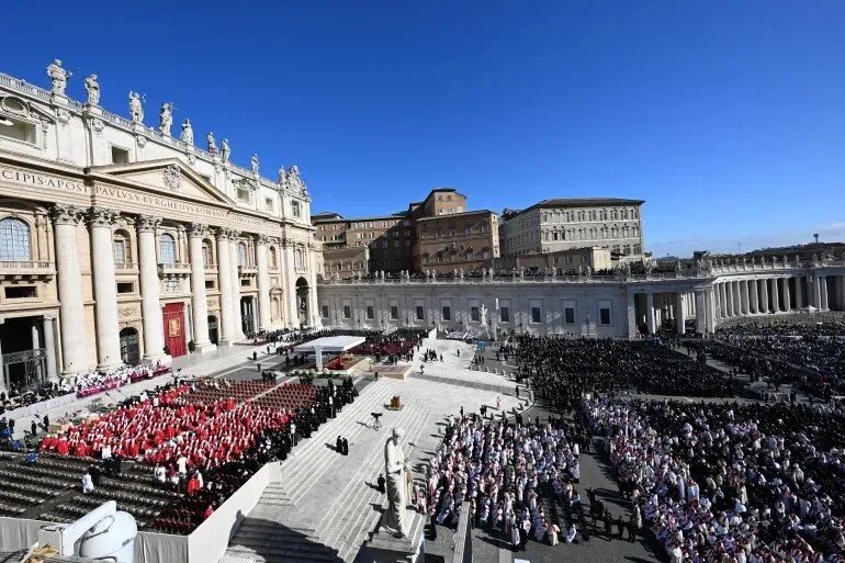 وزيرة الشؤون الاجتماعية والعمل السورية تشارك في مراسم تشييع البابا فرنسيس في الفاتيكان