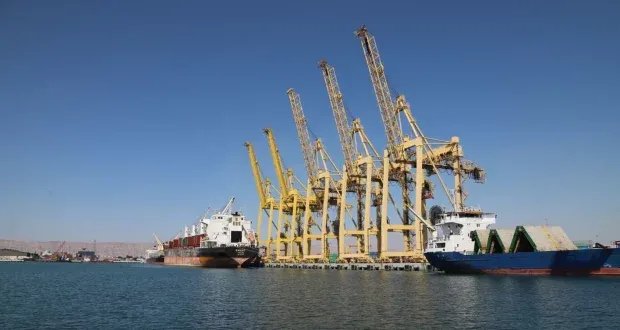 هزة في ميناء رجائي الإيراني: هل استهدف انفجار مقر الحرس الثوري؟