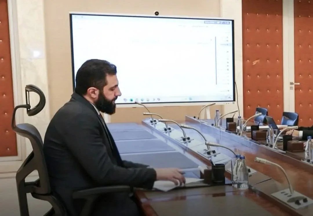 الرئيس الشرع يبحث خطط إنقاذ قطاع الطاقة السوري: إعادة تأهيل النفط والكهرباء في صدارة الأولويات