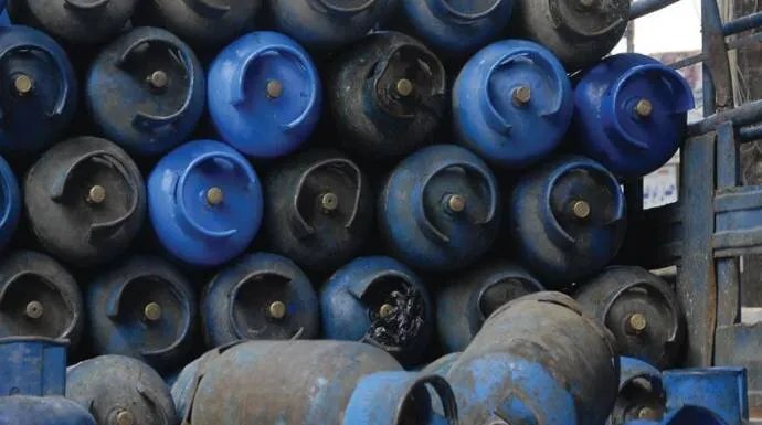 جنون الأسعار في ريف دمشق: أسطوانة الغاز الحر تقفز إلى 225 ألف ليرة!