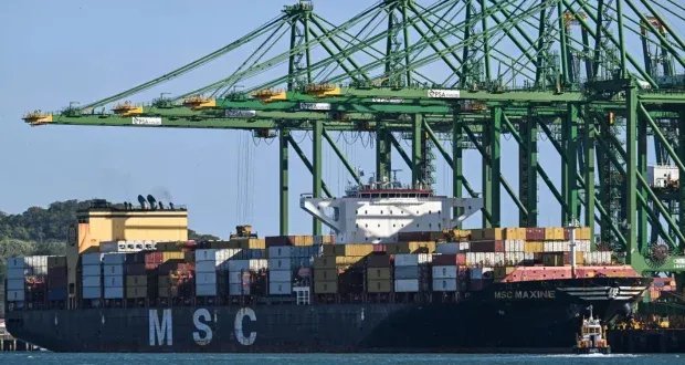 ترامب يثير الجدل مجدداً: مطالبة بعبور "مجاني" للسفن الأمريكية في قناتي بنما والسويس