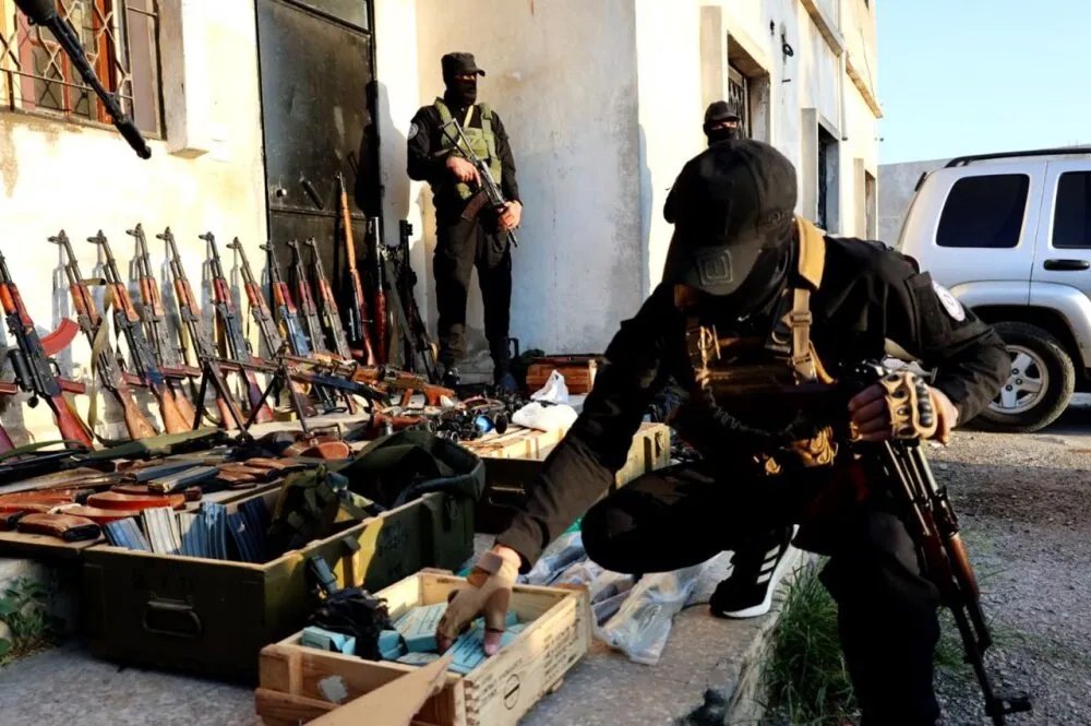 إحباط تهريب أسلحة من لبنان إلى سوريا: ضبط شحنة ضخمة في القصير