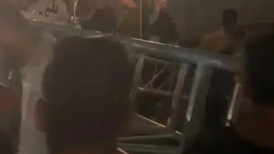 إصابات في حفل تامر حسني بقصر البارون بسبب سقوط هيكل إضاءة.. وموقف إنساني للفنان