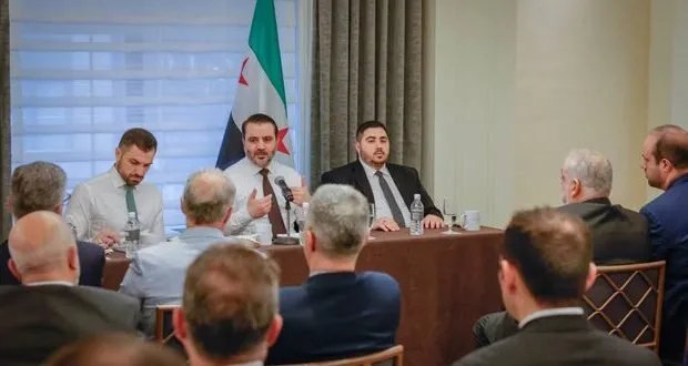 وزير الخارجية يلتقي وفداً من الجالية السورية في أمريكا ويؤكد على دورهم في بناء سوريا الجديدة