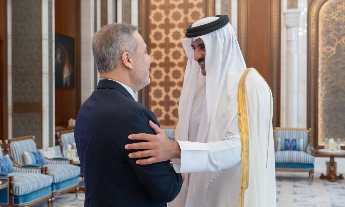 قطر وتركيا تتفقان على ضرورة رفع العقوبات عن سوريا وتكثيف جهود إعادة الإعمار