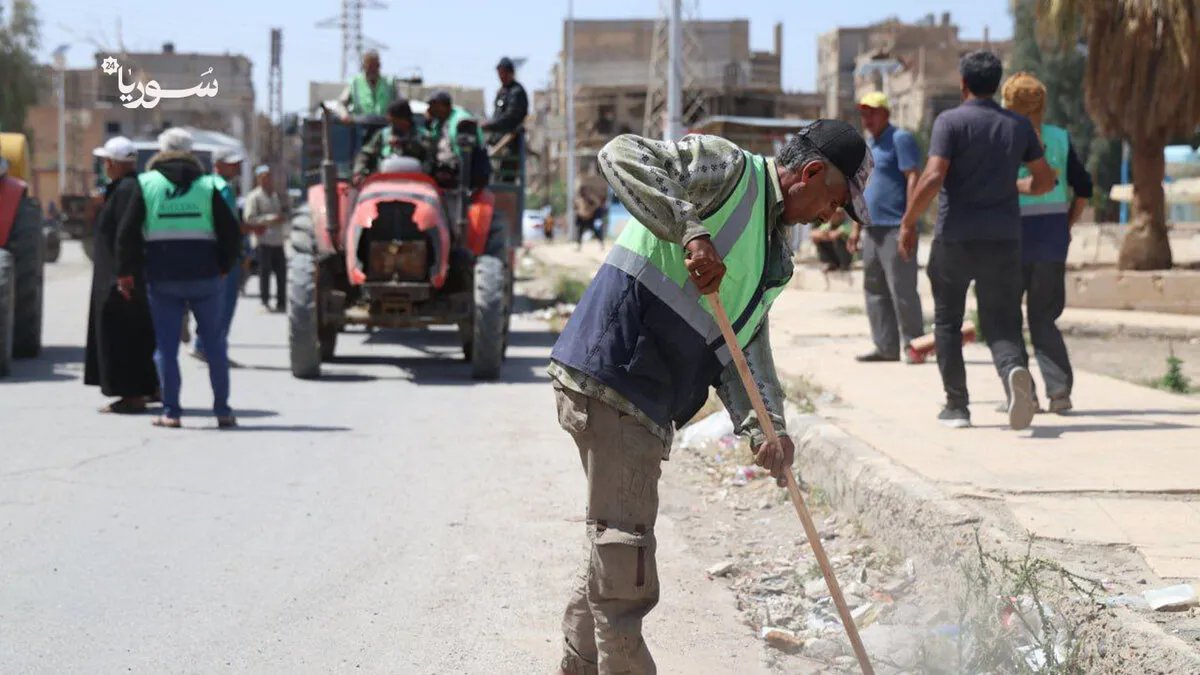 دير الزور تستجيب لنداء الأهالي: حملة مكثفة لتنظيف الأحياء من تراكم النفايات