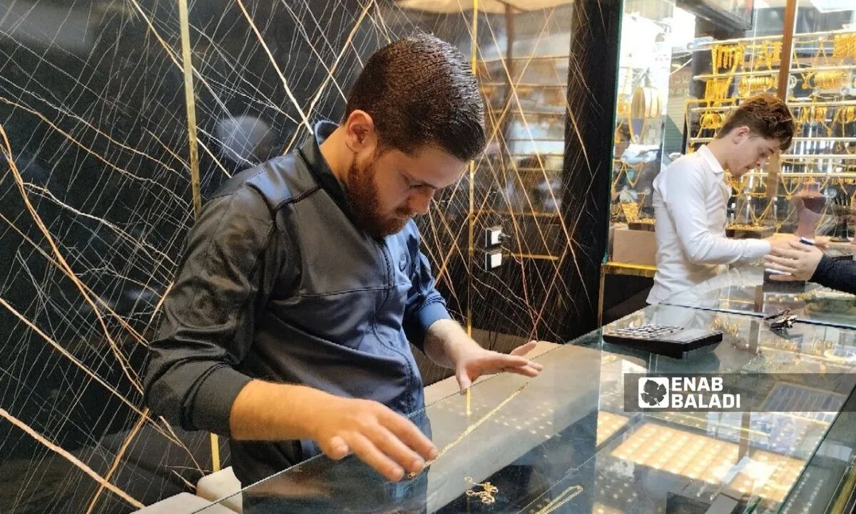 في إدلب: إقبال متزايد على شراء الذهب كملاذ آمن في ظل تدهور قيمة العملة