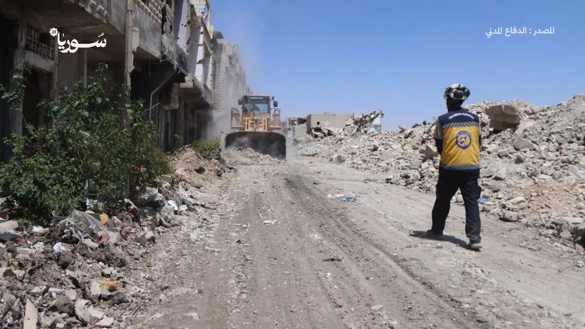 الخوذ البيضاء ومحافظة دمشق تواصلان جهود إزالة الأنقاض في القابون تمهيداً لعودة الأهالي