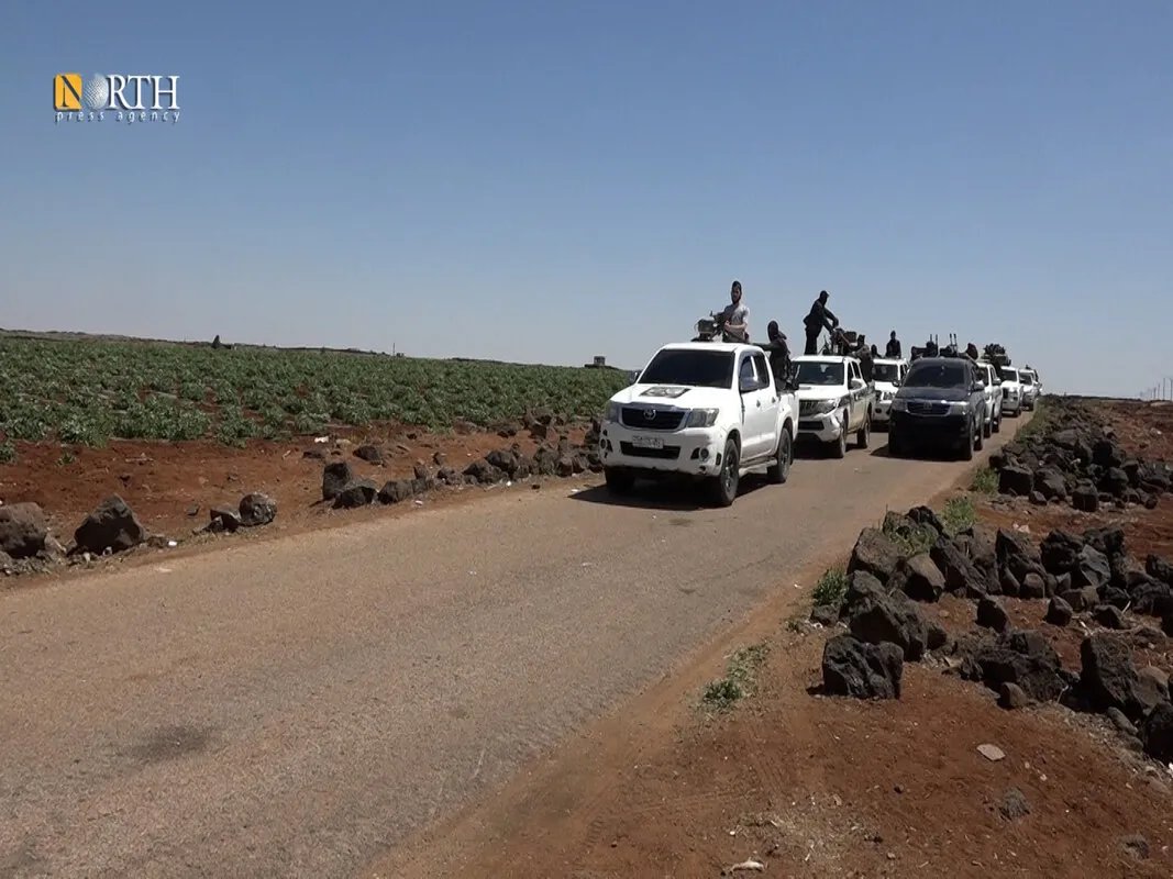 حملة أمنية مكثفة في ريف درعا الشرقي بحثاً عن مطلوبين ومصادرة أسلحة