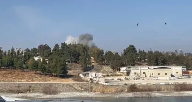 تصعيد خطير: طائرات تركية مسيرة تقصف محيط سد تشرين وتخرق اتفاق وقف إطلاق النار