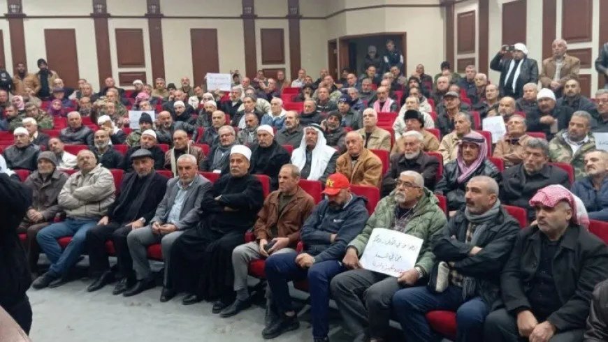 السويداء: صرف رواتب جميع العسكريين المتقاعدين يثير آمالاً بإعادة النظر في معاشات ما بعد 2011