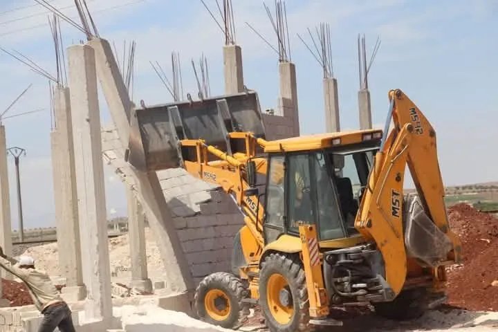 حملة مكافحة البناء العشوائي: إزالة مخالفات في حي النقارنة بحماة