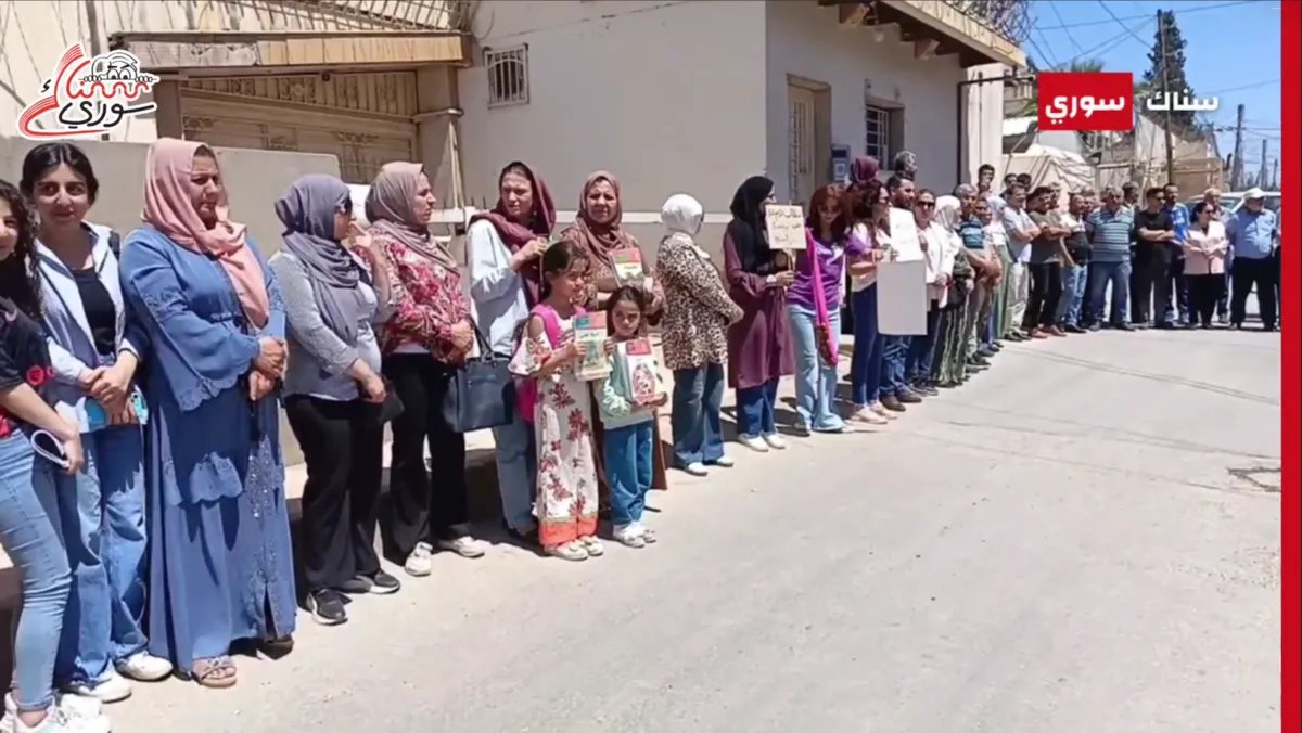 القامشلي: احتجاجات تطالب بتسهيل تسجيل الطلاب للامتحانات الثانوية والإعدادية