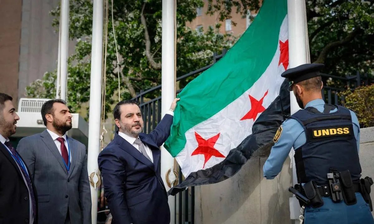 سياسة ترامب تجاه سوريا: فتور أمريكي وتحديات اقتصادية تعرقل الانتقال السياسي