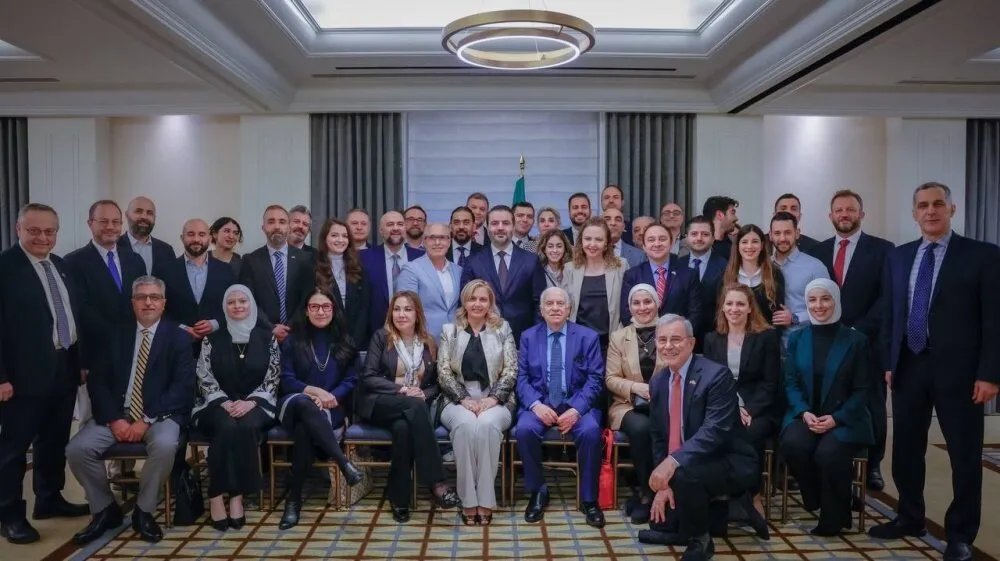 وزير الخارجية السوري يعد بتسهيلات استثمارية للجالية في نيويورك وسط تفاؤل بإعادة إعمار سوريا