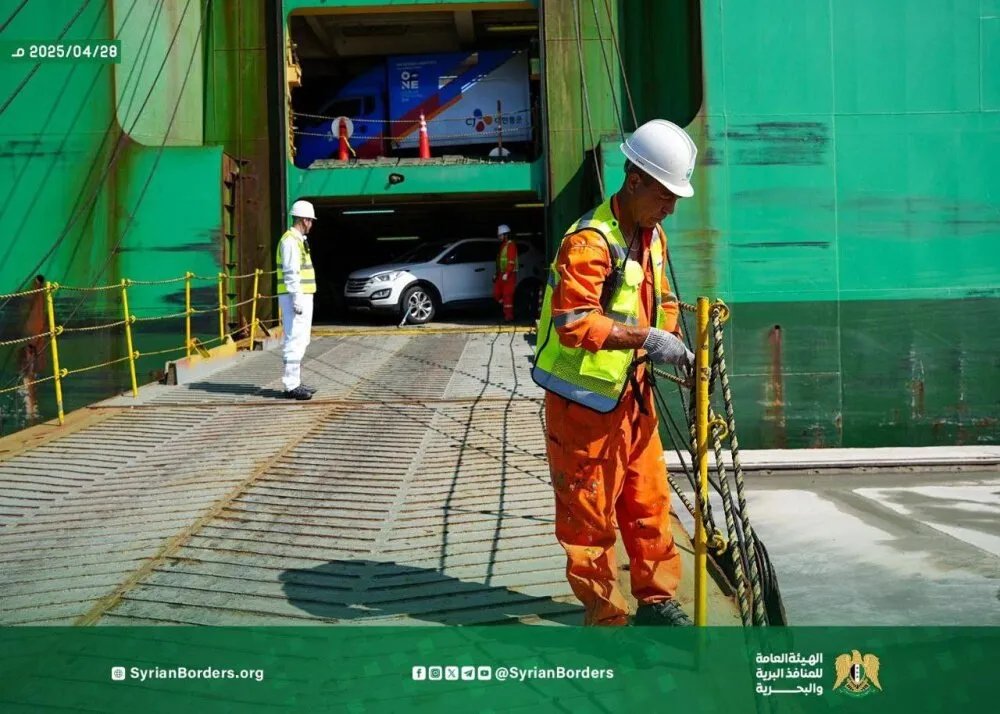 انتعاش التجارة السورية: أول سفينة سيارات تصل طرطوس منذ سقوط النظام السابق